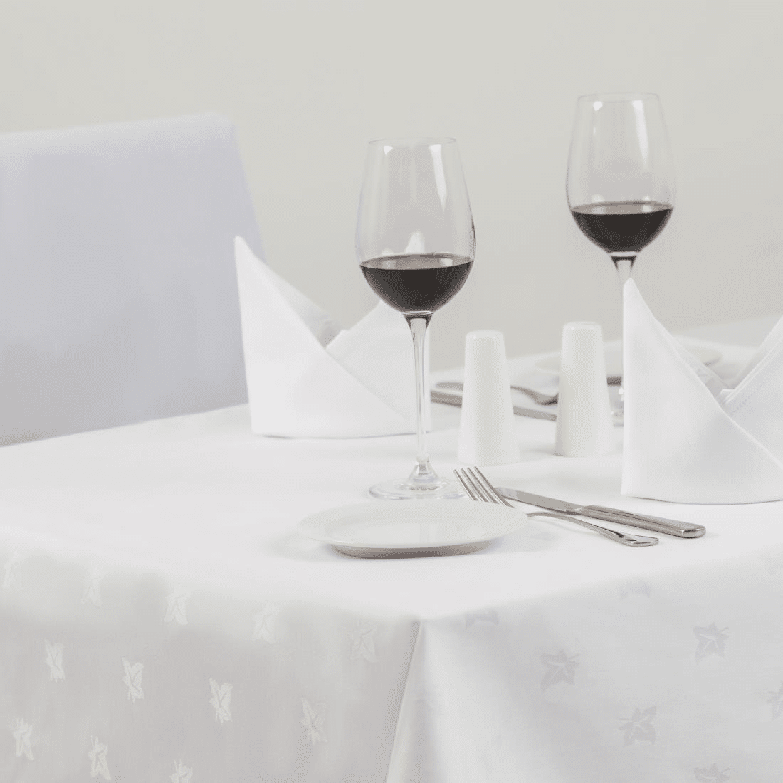 Mitre Luxury Luxor Cotton Napkins Ivy Leaf White 450 x 450mm (Pack of 10) - HB55